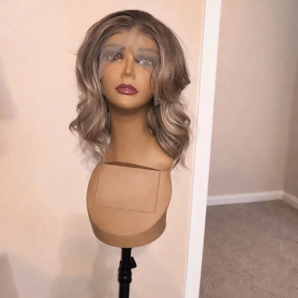 New with lace attached Chelsey smith cosmetics - Picture 5 of 7